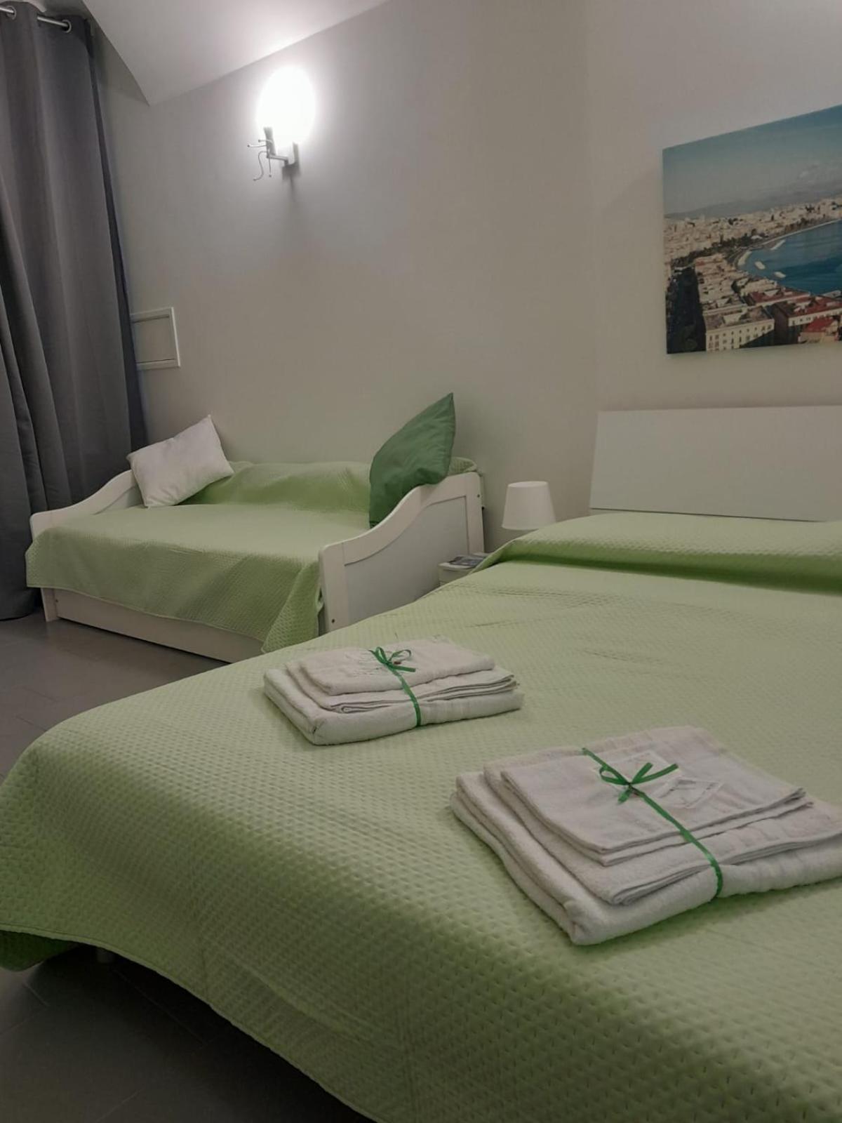 Monteoliveto 5 Bed and Breakfast Napels Buitenkant foto
